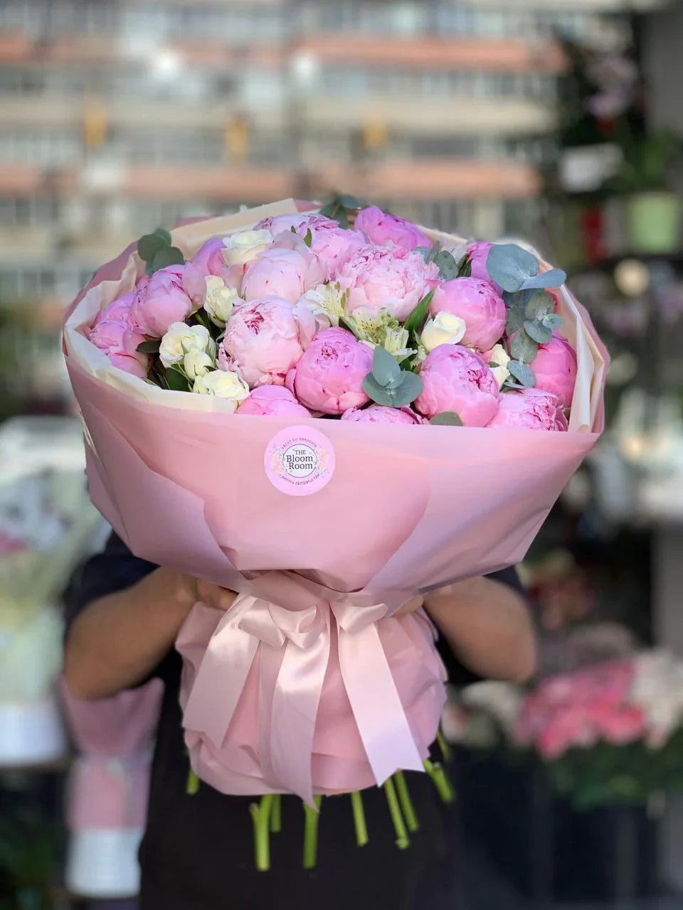 Bouquet con peonie bianche